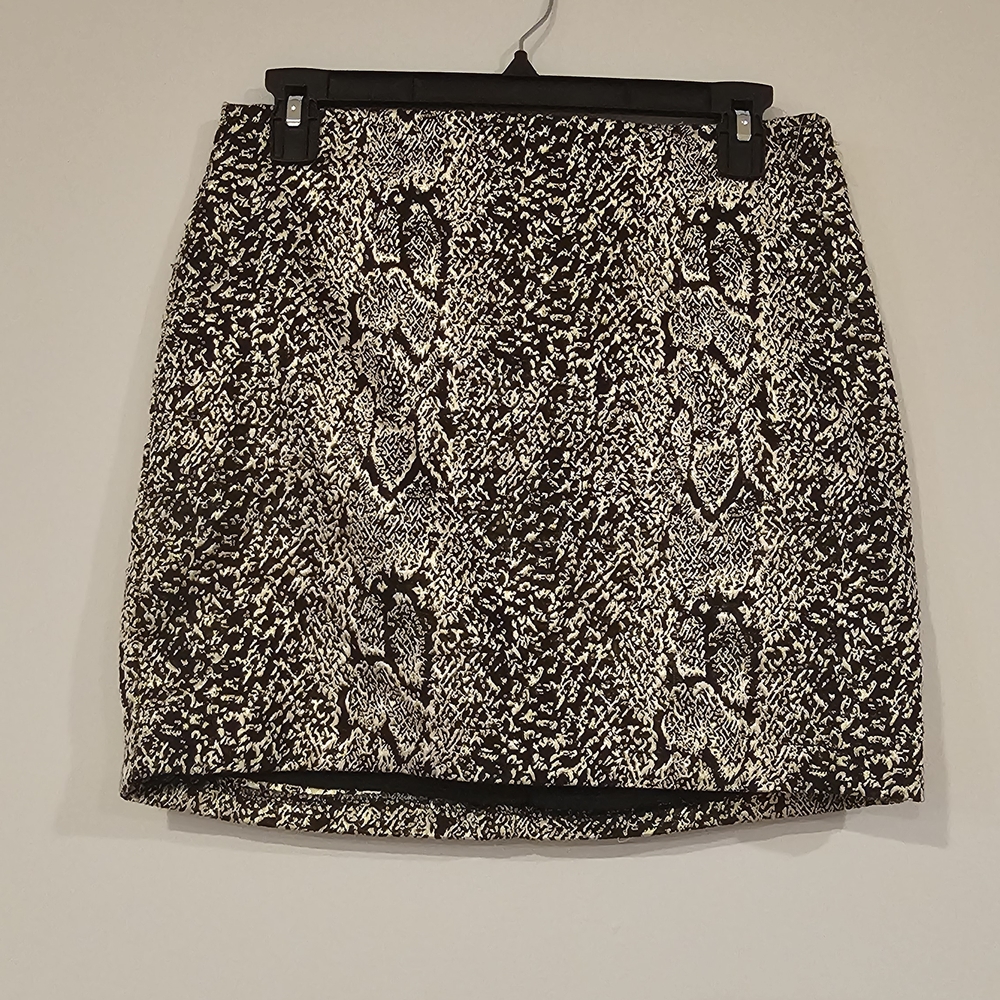 Peppermint Snake Skin Textured Pencil Skirt